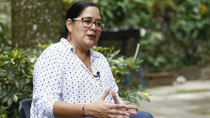 La detención de una activista salvadoreña genera una ola de llamados por su libertad