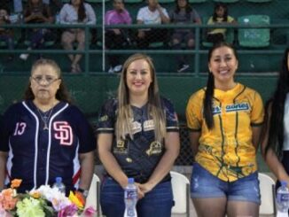 Inaugura la presidenta Edith Escárcega torneo de softbol femenil «Peka Ham Olivas»