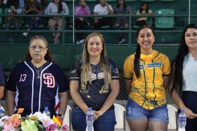 Inaugura la presidenta Edith Escárcega torneo de softbol femenil «Peka Ham Olivas»