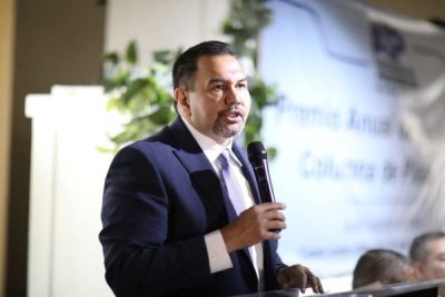 Participa Alcalde en la entrega de la Columna de Plata a periodistas
