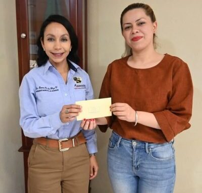 Presidenta Ivonne De La Hoya apoya al personal de la primaria Emiliano Zapata.