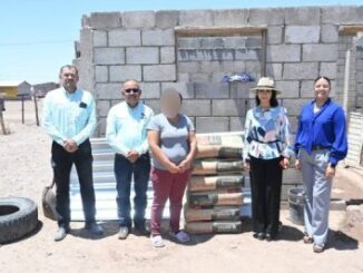 Presidenta Ivonne De La Hoya continúa entregando apoyos para el mejoramiento de vivienda.