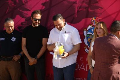 Agradecen a alcalde por obras en campo de beisbol del CBTIS 128