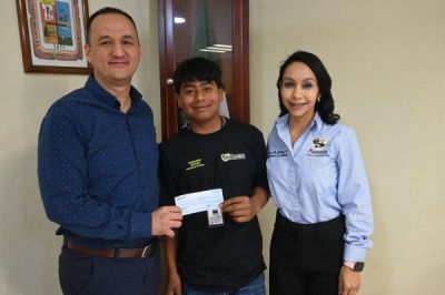 Presidenta Ivonne De La Hoya entrega apoyo al ITSNCG para evento INTERTECS.