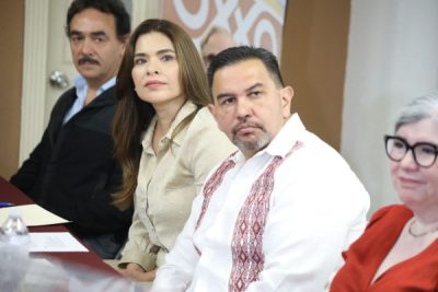 Inaugura el alcalde Centro Educativo y de Capacitación Huellas Mayores -Firman convenio DIF Municipal y Oxxo