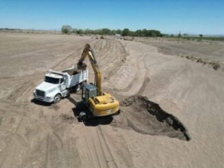 Gobierno Municipal y Ejido trabajan en el desazolve del Río Casas Grandes en Ascensión.
