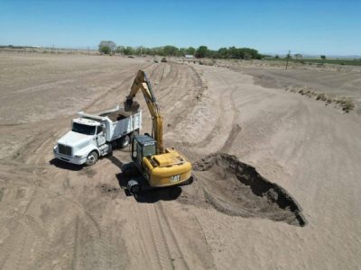 Gobierno Municipal y Ejido trabajan en el desazolve del Río Casas Grandes en Ascensión.