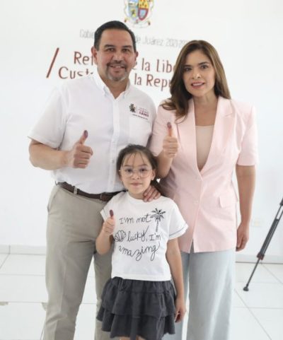 Emite su voto el Alcalde Cruz Pérez Cuéllar