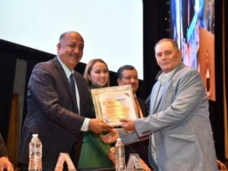 Entrega SEyD estímulos económicos a docentes federalizados con 30 y 40 años de servicio