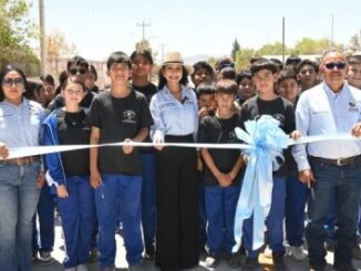 Inaugura Presidenta Ivonne De La Hoya pavimentación de calle Independencia en la colonia Guadalupe Victoria
