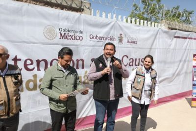 Visitan alcalde y el director general del IMSS la colonia Sierra Vista
