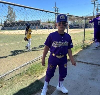 Presidenta Ivonne De La Hoya felicita a Noel Santiago Loya por su participación en el Nacional de Béisbol en Mexicali