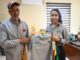 Presidenta Ivonne De La Hoya entrega playeras al personal de Obras y Servicios Públicos.