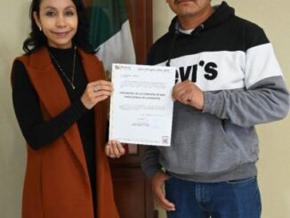 Presidenta Ivonne De La Hoya entrega nombramiento a Noé Manzanares como presidente de la Comisión de Box Profesional en Ascensión
