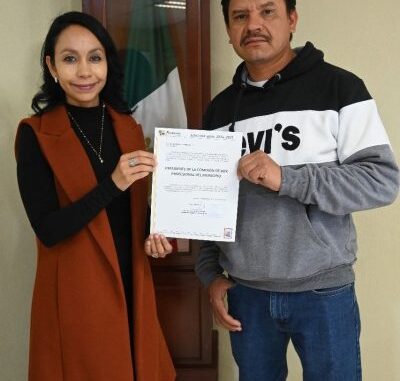 Presidenta Ivonne De La Hoya entrega nombramiento a Noé Manzanares como presidente de la Comisión de Box Profesional en Ascensión