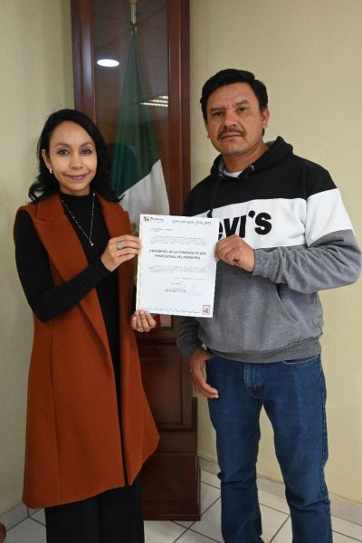 Presidenta Ivonne De La Hoya entrega nombramiento a Noé Manzanares como presidente de la Comisión de Box Profesional en Ascensión