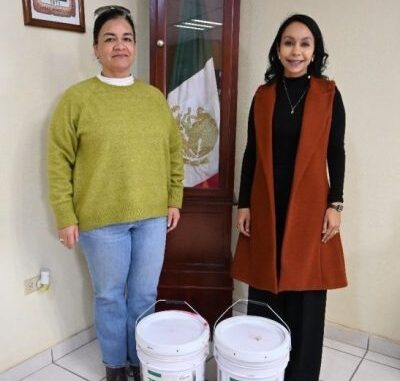 Apoya presidenta Ivonne De La Hoya a escuela primaria con pintura