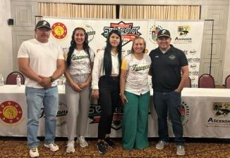 Encabeza presidenta Edith Escárcega la presentación de uniformes de Faraones
