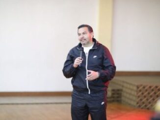Acude alcalde como invitado a taller de comunicación popular