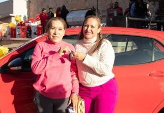 Entrega Edith Escarcega premios a contribuyentes cumplidos del Impuesto Predial