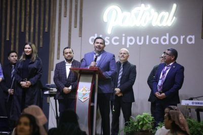 Atiende alcalde invitación de la Iglesia Apostólica La Fe en Cristo Jesús