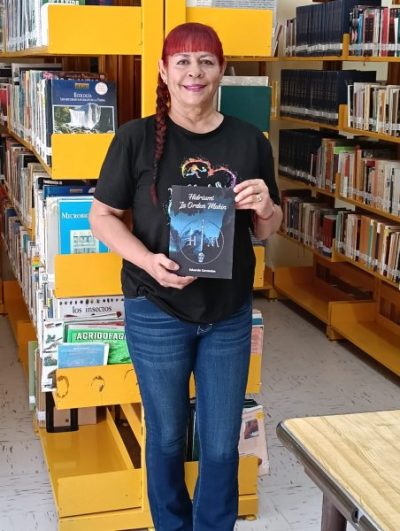 Donan escritores locales sus obras a la biblioteca de NCG