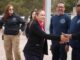 Entrega presidenta Edith Escárcega uniformes y vehículo a bomberos