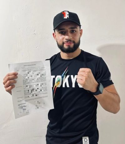 Presidenta Ivonne De La Hoya felicita al boxeador René «Zurdo» Palacios por su firma con PROBOX.