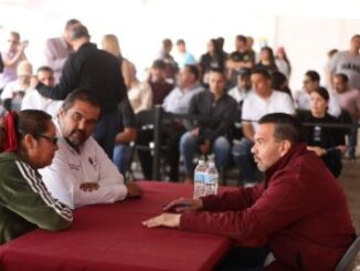 Atiende Presidente Municipal Pérez Cuéllar a vecinos de la colonia Azteca
