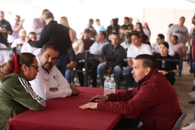 Atiende Presidente Municipal Pérez Cuéllar a vecinos de la colonia Azteca
