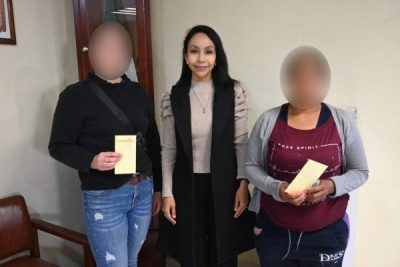Presidenta Ivonne De La Hoya entrega diversos apoyos a familias vulnerables