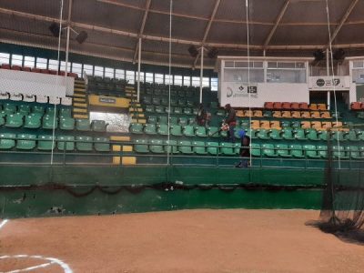 REALIZAN MEJORAS EN EL ESTADIO MUNICIPAL DE BÉISBOL