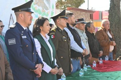 Alumnos de tercer grado de escuelas primarias de Ascensión realizan juramento a la Bandera