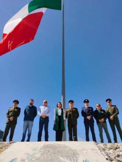 Presidenta Ivonne De La Hoya asiste a la Guarnición Militar de Puerto Palomas de Villa