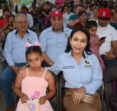 Noche de talento estudiantil en el día 4 del Teatro del Pueblo en Ascensión