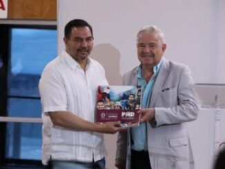 Recibe Presidente Municipal el Plan Municipal de Desarrollo 2024-2027