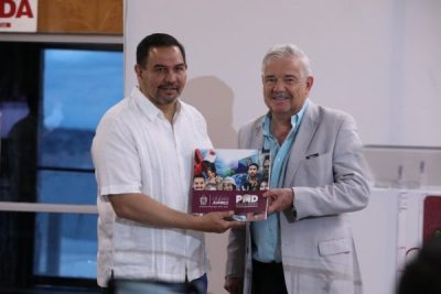 Recibe Presidente Municipal el Plan Municipal de Desarrollo 2024-2027